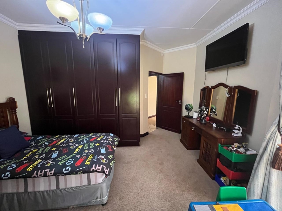 5 Bedroom Property for Sale in Christiana North West